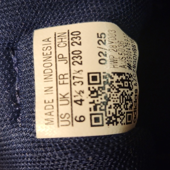 Adidas Dark Blue Sneakers with Light Blue Stripes - Picture 13 of 13